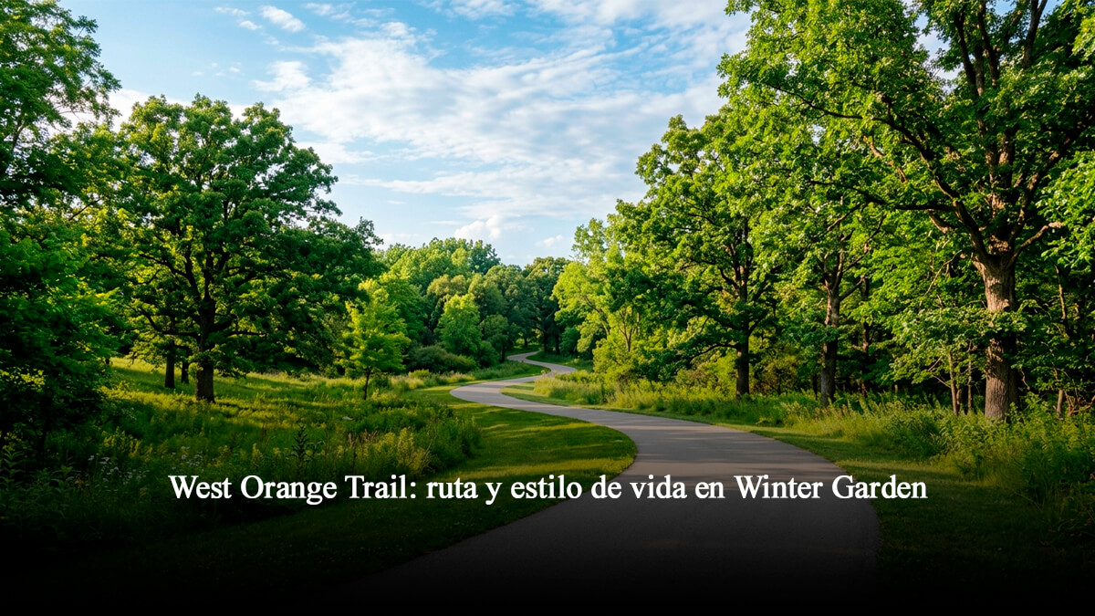West Orange Trail en Winter Garden Florida sendero pavimentado rodeado de robles centenarios