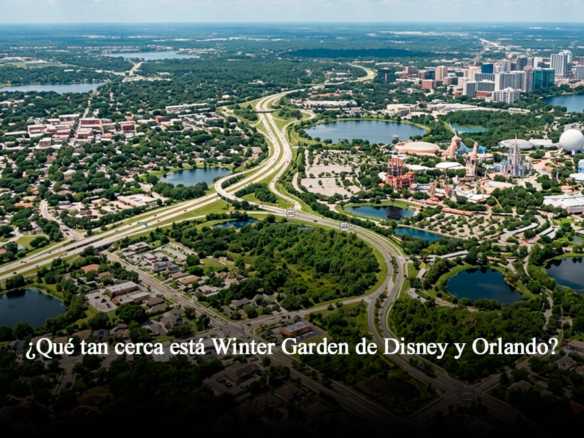 Vista aérea de un camino pavimentado rodeado de vegetación que conecta una zona residencial cerca de Winter Garden con las autopistas principales hacia Orlando y los parques de Disney.