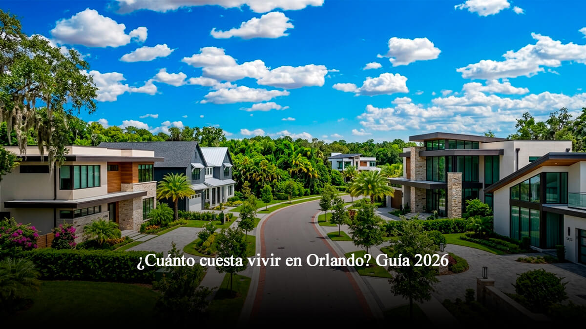 Calle residencial de lujo con casas modernas y paisajismo tropical en Orlando Florida Central